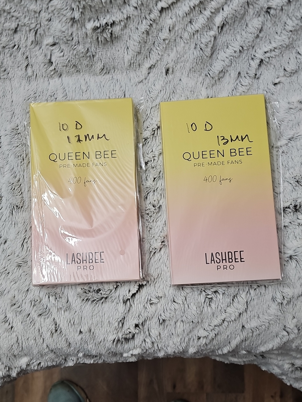 Queen Bee Pre-Made Fans - Pink Gradient (13mm)